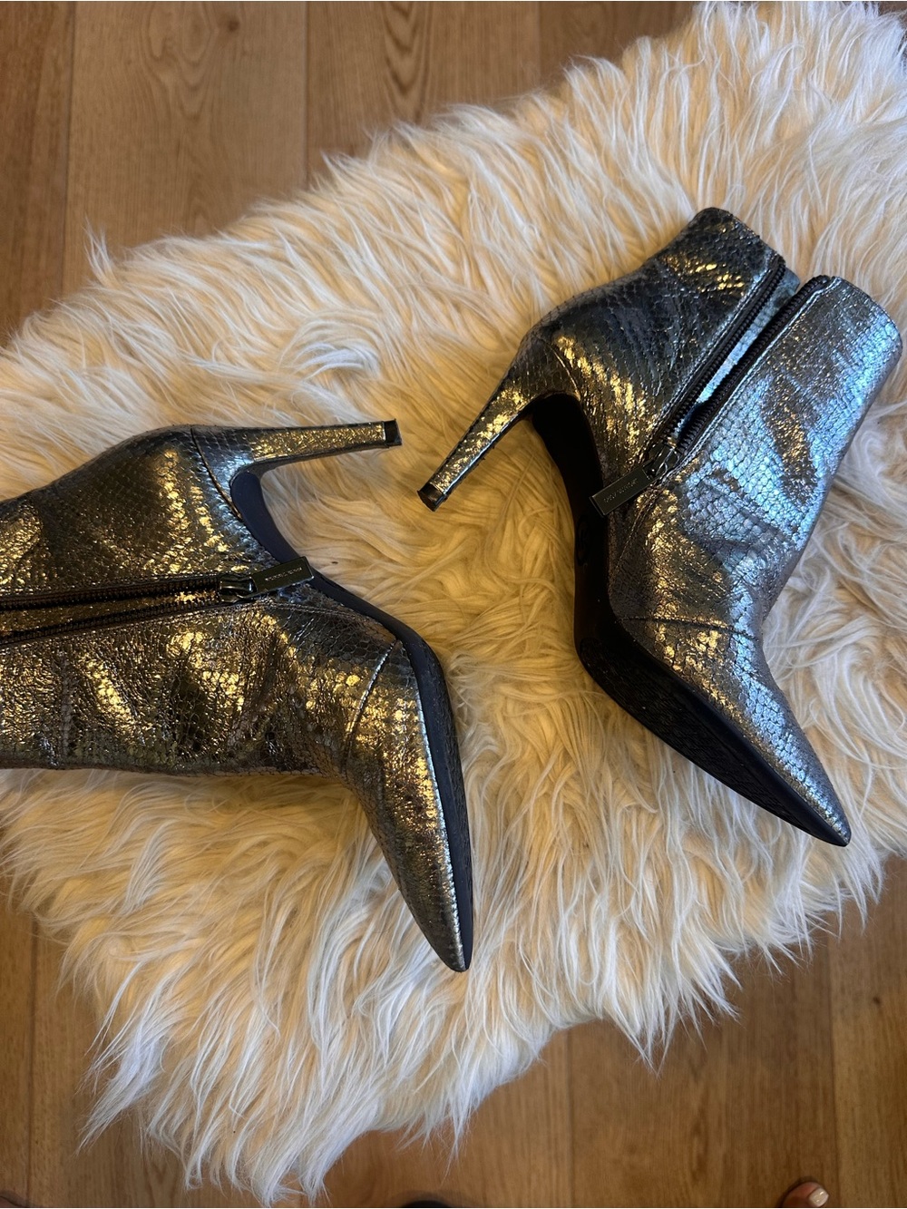 ✨LIKE NEW Michael Kors Dorothy Flex Bootie in Anthracite Metallic  Size 5 ✨ - Picture 9 of 14